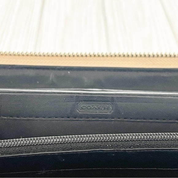 Coach Peyton Full Zip Patent Leather Wallet F48164 - Picture 3 of 16